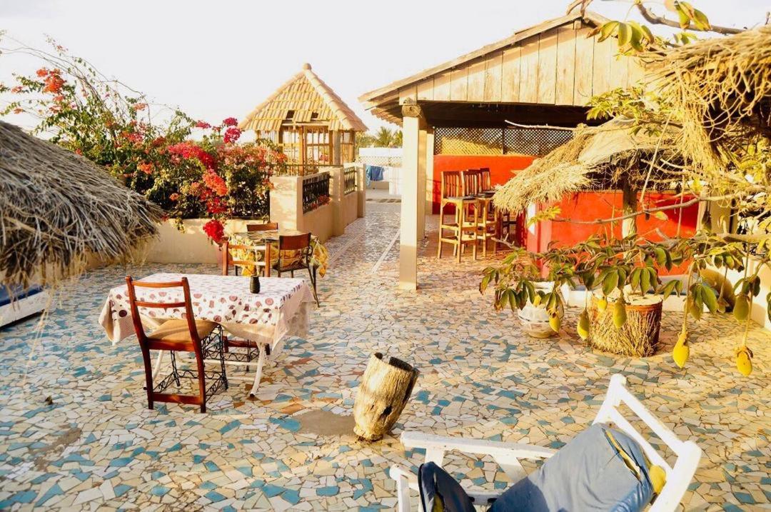 Hotel Chez Titi Saint Louis Exterior foto
